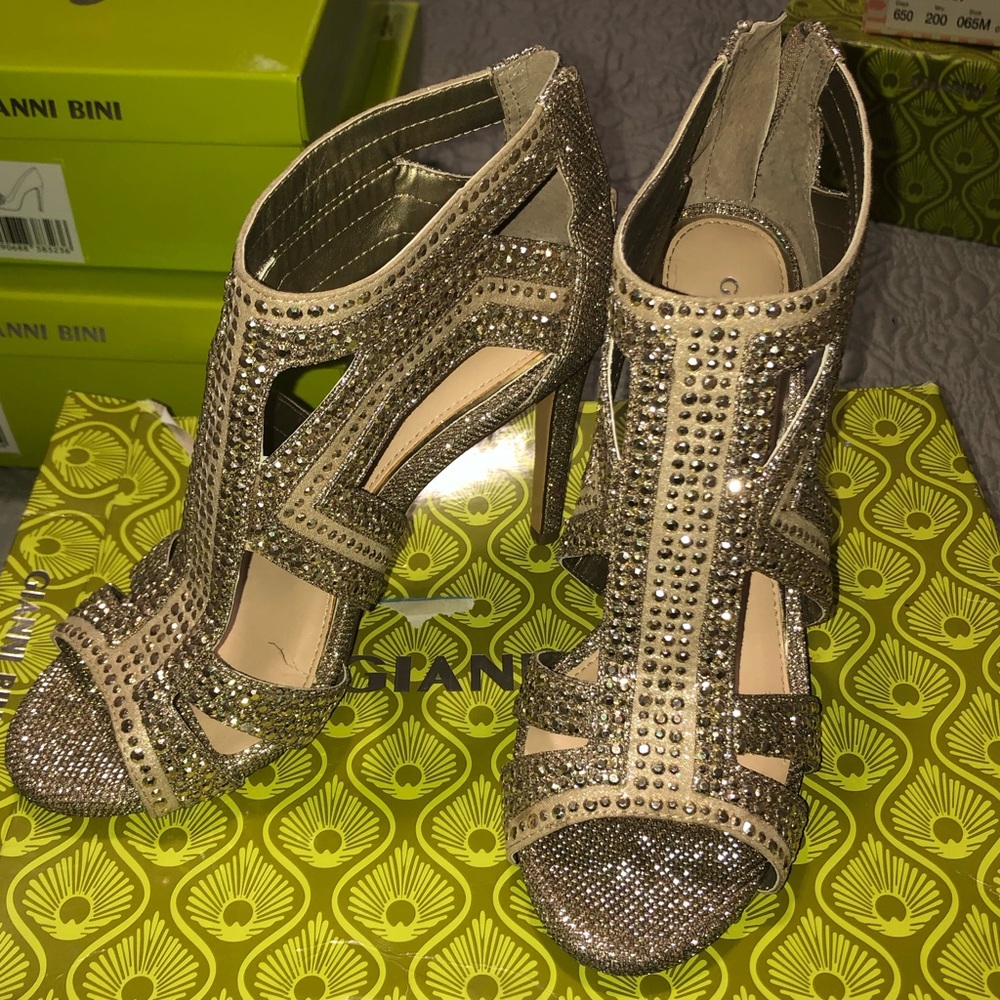 Size 7 Gianni Bini Heels